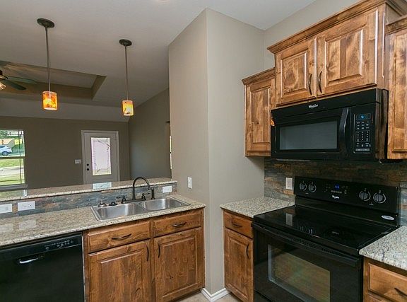 4th image of 402 Noah Ln