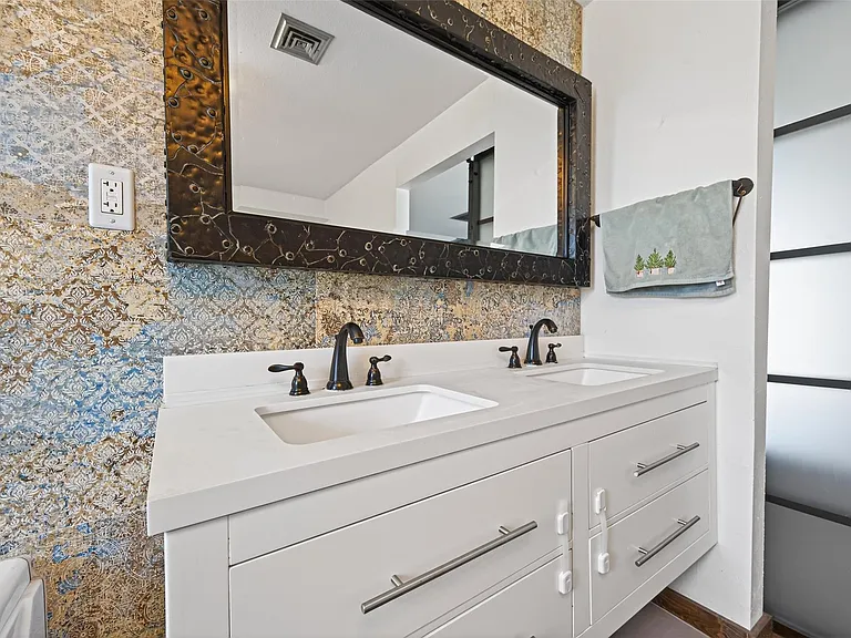7019 Oak Ln — Photo 29