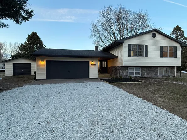 1119 E Spruce St, Sault Sainte Marie, MI 49783