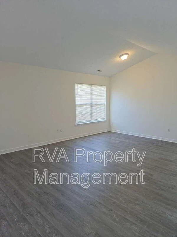 3 bed, 2.0 bath, 1555 sqft, $1,900 — Photo 2