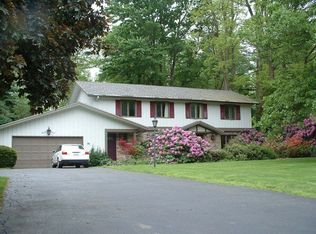 30 Huntington Mdws, Rochester, NY 14625