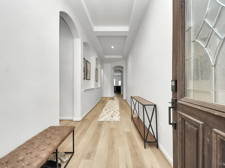 1910 Fox Path Ct — Photo 3