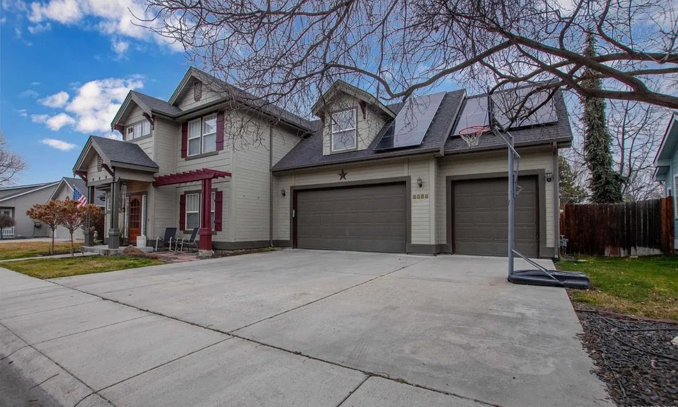 3 bed, 2.5 bath, 2164 sqft, $2,700 — Photo 1