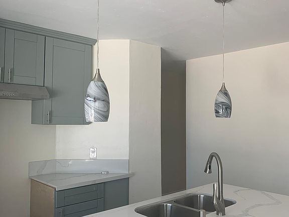 5th image of 2124 Garnet Ave #1