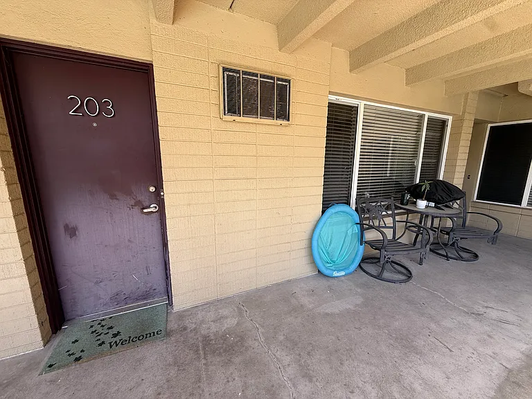 250 N Pearl St #203 — Photo 2