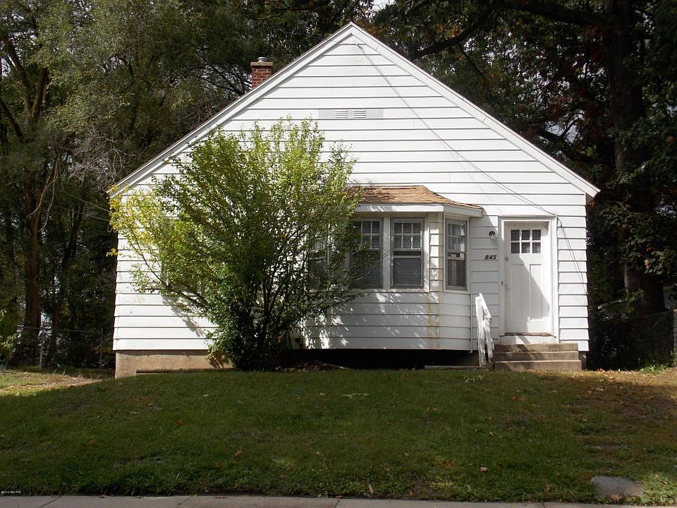 1st image of 845 Kensington Ave SW