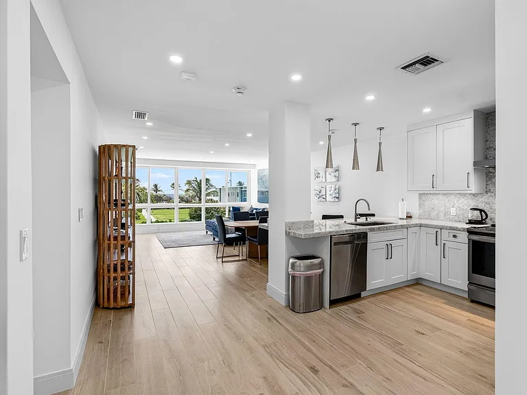 120 N Ocean Blvd #203 — Photo 6