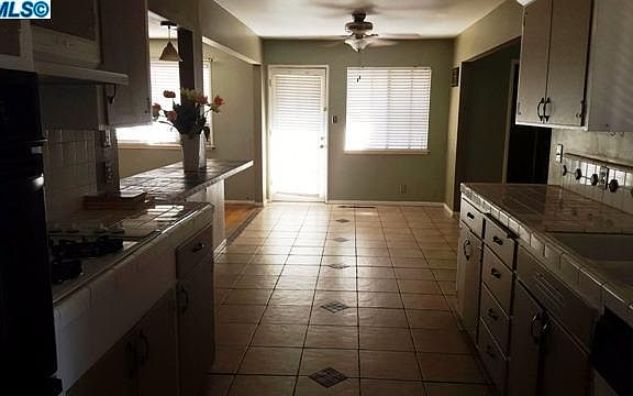 5th image of 1430 W Tulare Ave