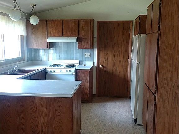 2nd image of 308 Chestnut St S