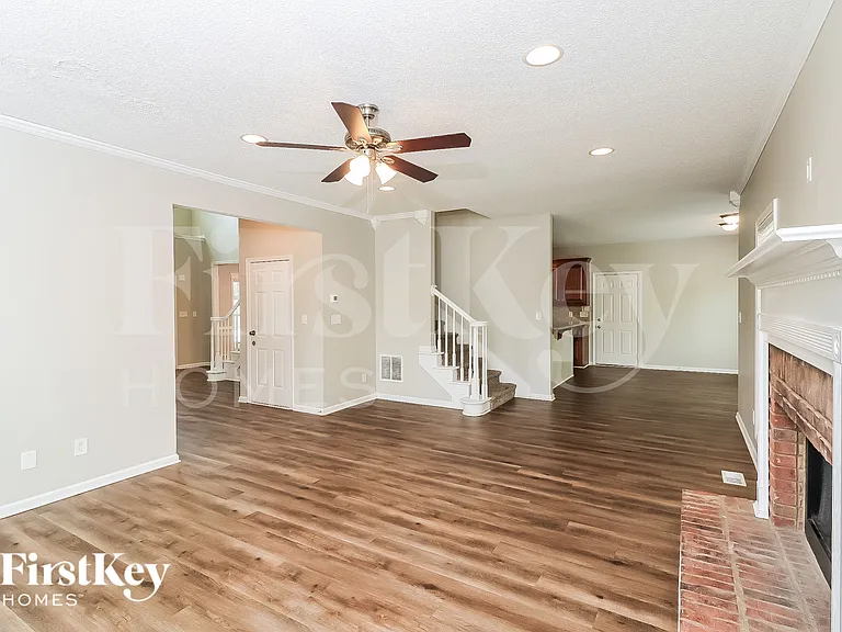 326 Hambrick Park — Photo 4
