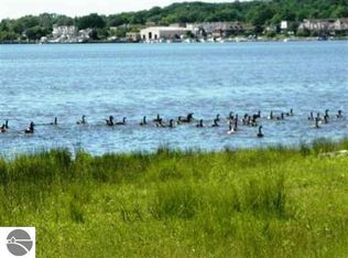 3 Lake St, Frankfort, MI 49635