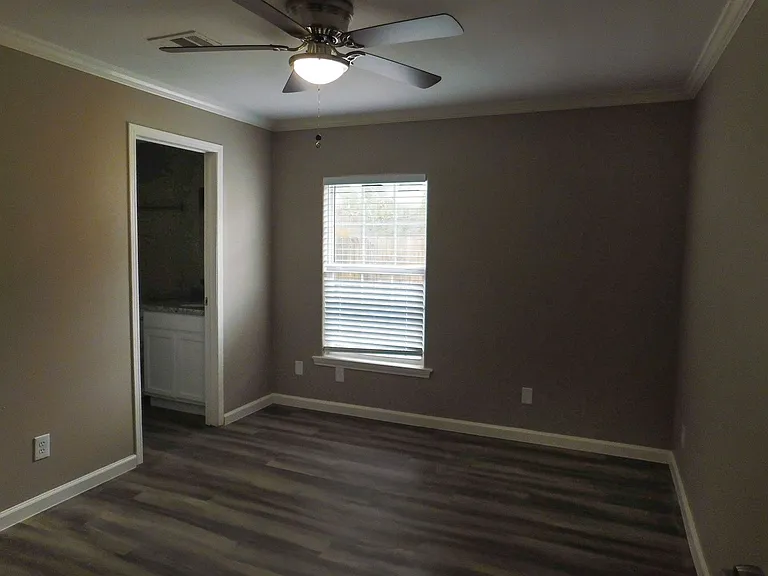 152 Varsity Dr — Photo 18