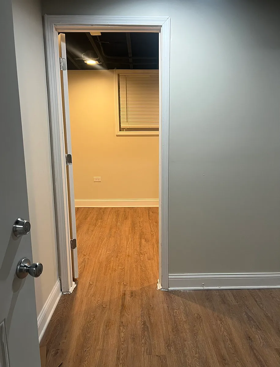 Building Photo - 6111 S Champlain Ave #BASEMENT