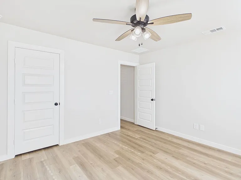 3102 Swenson St — Photo 13