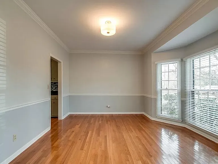 1121 Clifton Ln — Photo 17