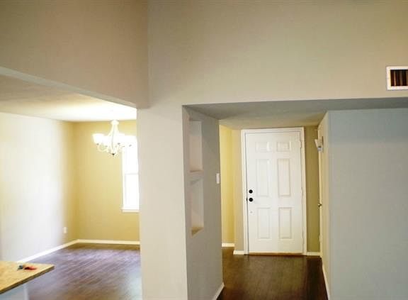 4th image of 809 Greenbriar Dr