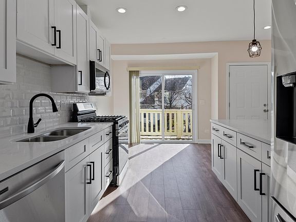 3rd image of 546 W Parkside Dr