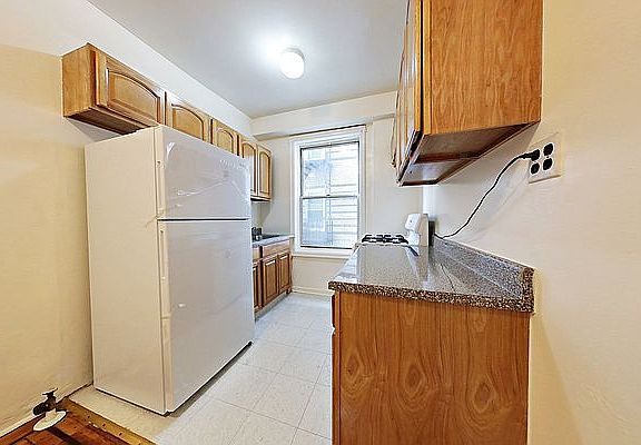 3rd image of 30 Daniel Low Ter APT 3C
