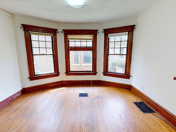 2nd image of 136 E Northwood Ave