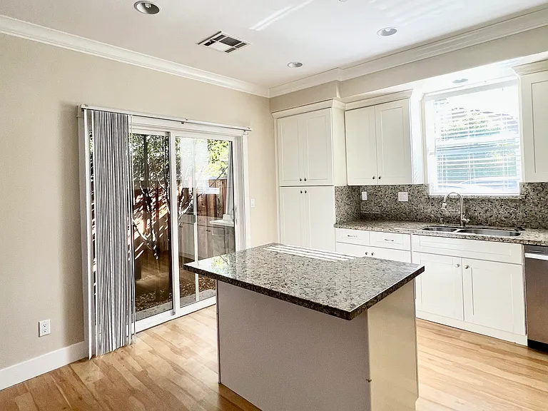 720 Harrison St — Photo 6