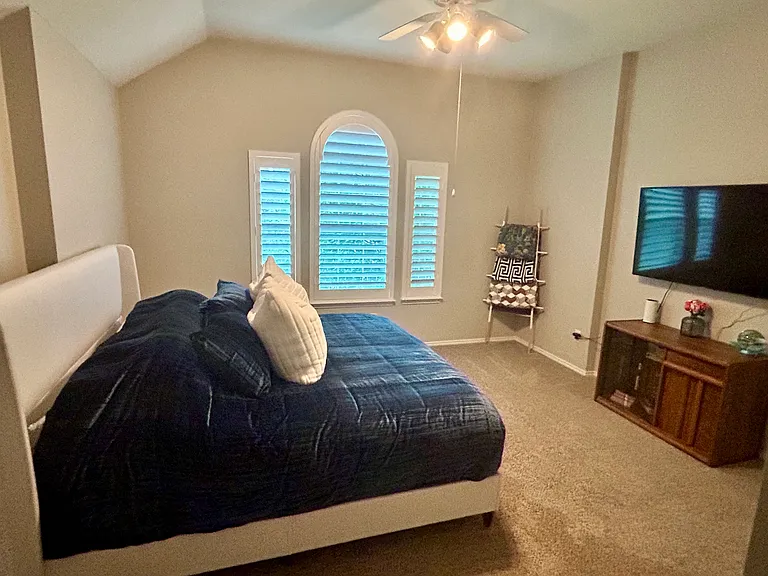 6400 Sidney Ln — Photo 3