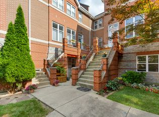 825 E 52nd St UNIT 5C, Chicago, IL 60615