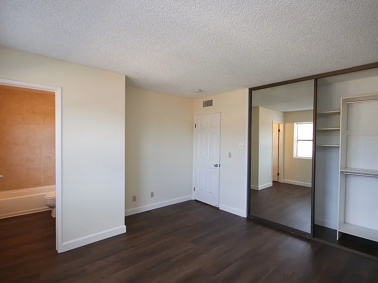 416 N Bushnell Ave #F — Photo 14