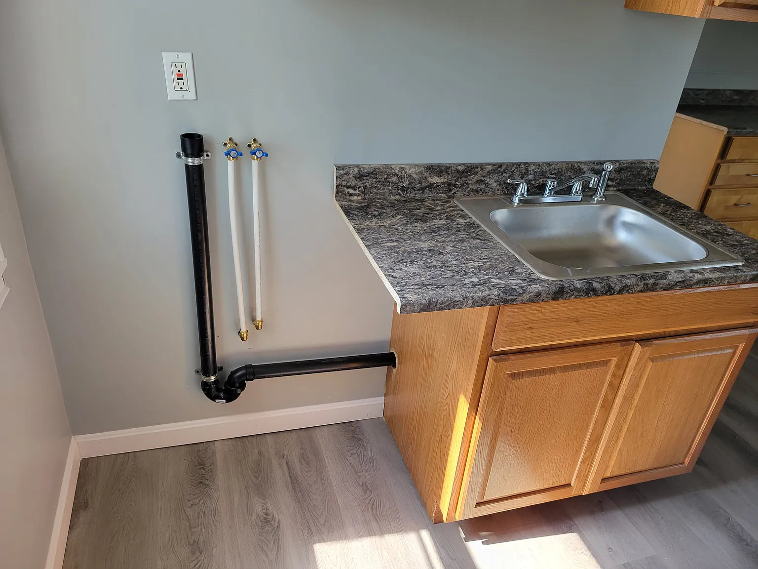 4 bed, 1300 sqft, $2,100 — Photo 4