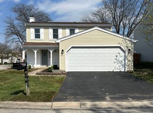 601 Oswego Dr, Carol Stream, IL 60188