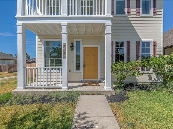 3rd image of 2023 Autumn Lake Dr