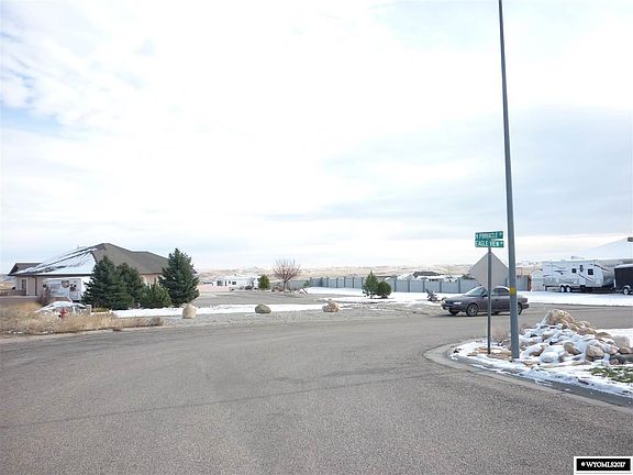 3rd image of 501 N Pinnacle Dr