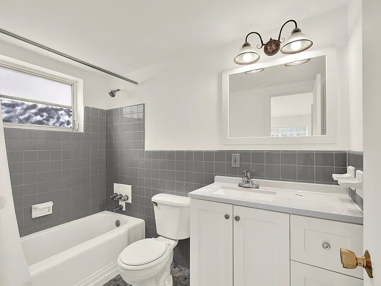 340 Madeira Ave #3 — Photo 8
