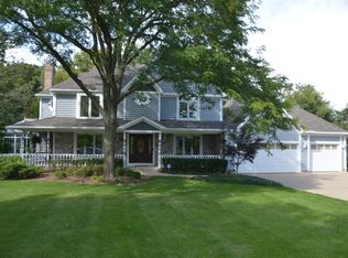 780 Old Westbury Rd, Crystal Lake, IL 60012