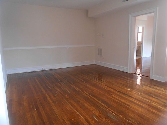 2nd image of 1124 W Grace St #17