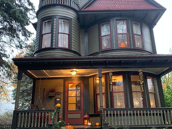 4th image of 203 W 12th St