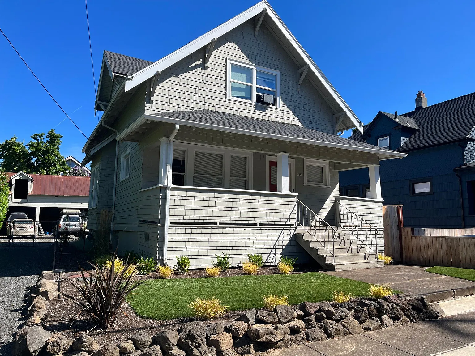619 NE Stanton St — Photo 3