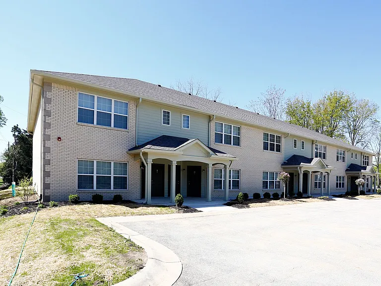 Mansion Row - Where Historic Charm Meets Modern Convenience! — Photo 6