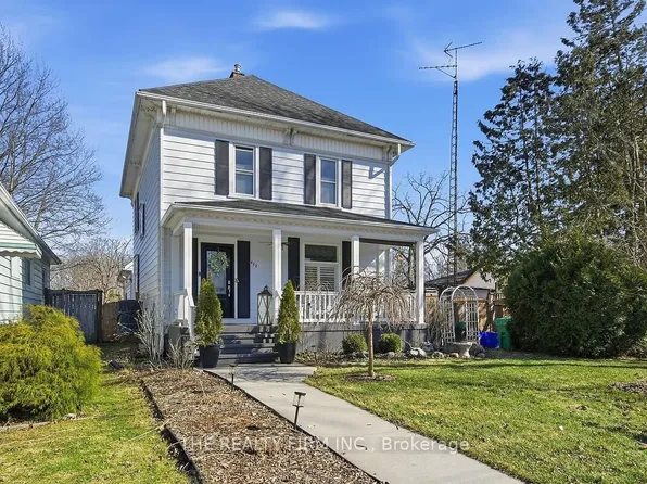 422 Greenfield St, Petrolia, ON N0N 1R0