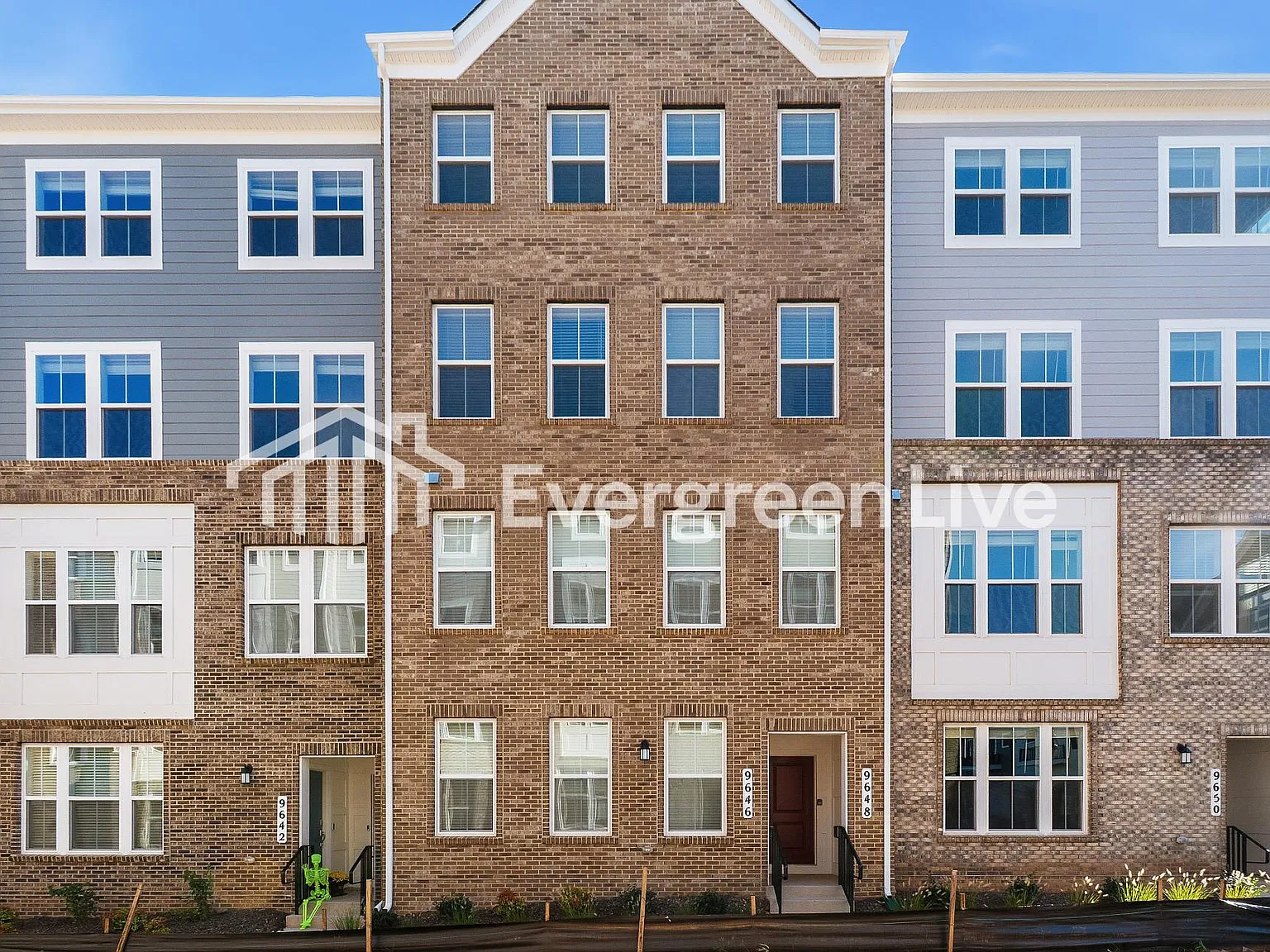 3 bed, 2.5 bath, 2415 sqft, $3,035 — Photo 1