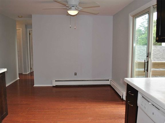 3rd image of 97 Dartmouth Dr