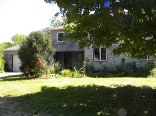 946 Hutchins Park Rd, Rockford, IL 61103