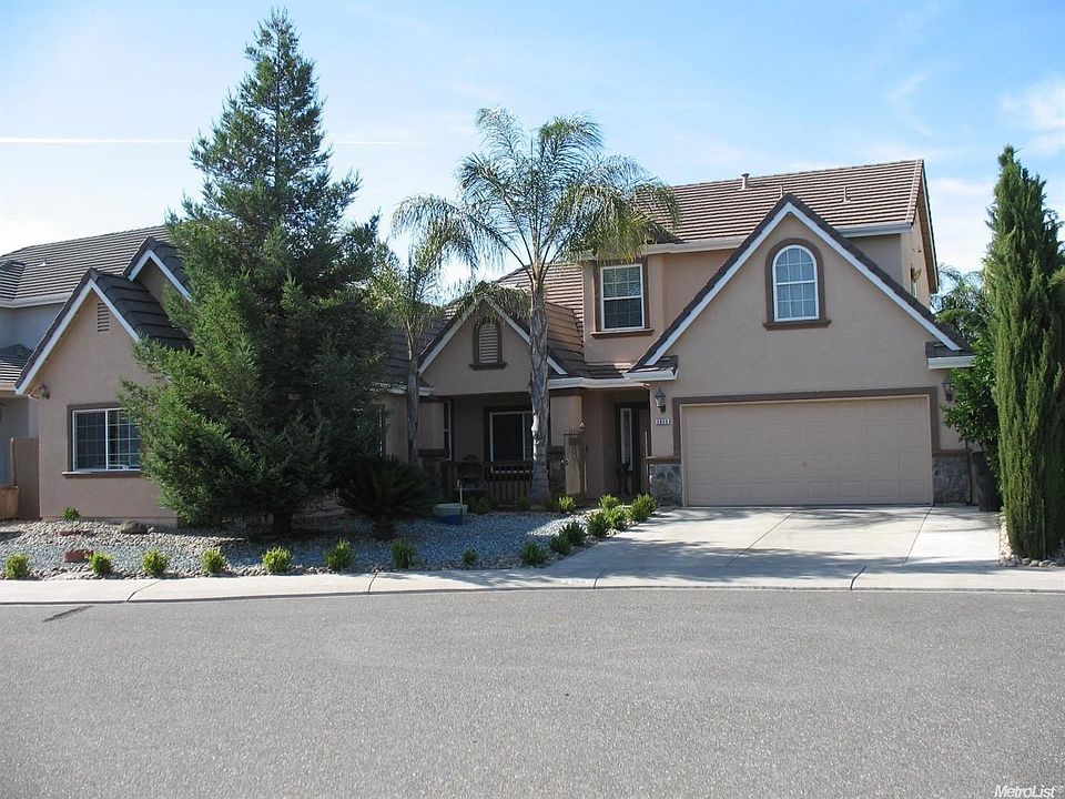 Attractive cul-de-sac location, drought tolerant landscaping and amazing details throughout! 3 bedrooms on the first level and three upstairs offer endless possibilities. Check it out today!