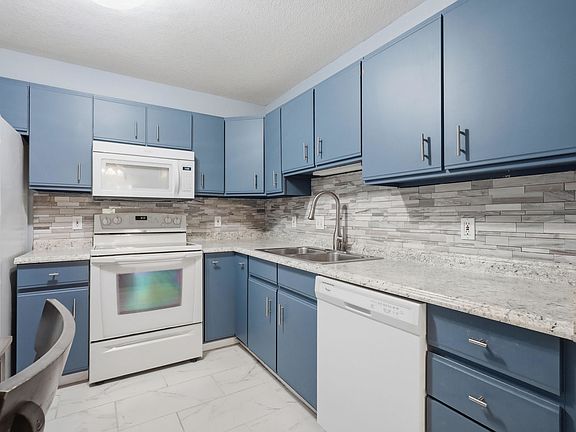 4th image of 4188 Fairview Dr APT 2