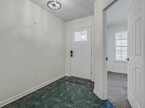 5th image of 2743 McFarlane Ct