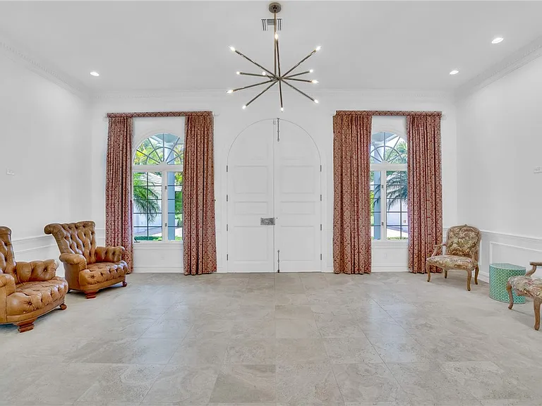 1916 Ocean Dr — Photo 10