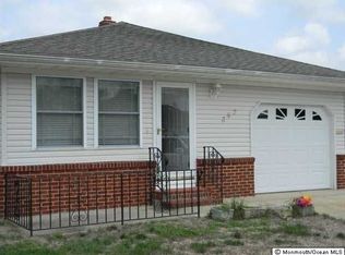382 Saint Thomas Dr, Toms River, NJ 08757