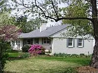 305 Wilson Ave photo 1