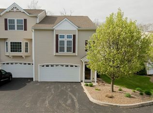 32 Fountain Dr, Westerly, RI 02891