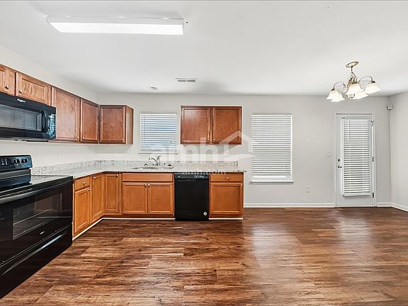 4th image of 3022 Bushfield Dr