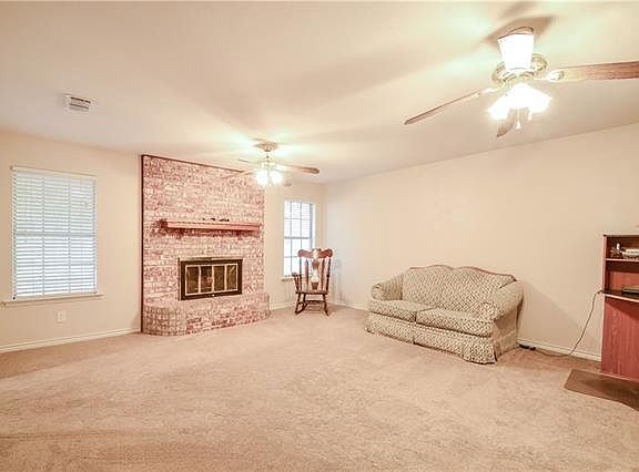 2nd image of 801 Willow Creek Dr